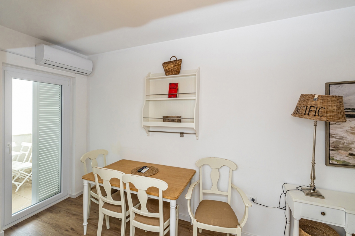 ISOLA DI KRK, BAŠKA - Appartamento con due camere da letto recentemente ristrutturato e terrazza