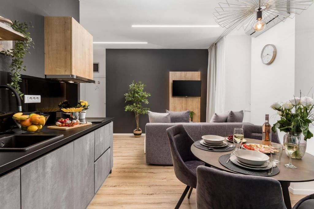 Centro di Rijeka - Tre appartamenti con una camera da letto, attività di affitto avviata