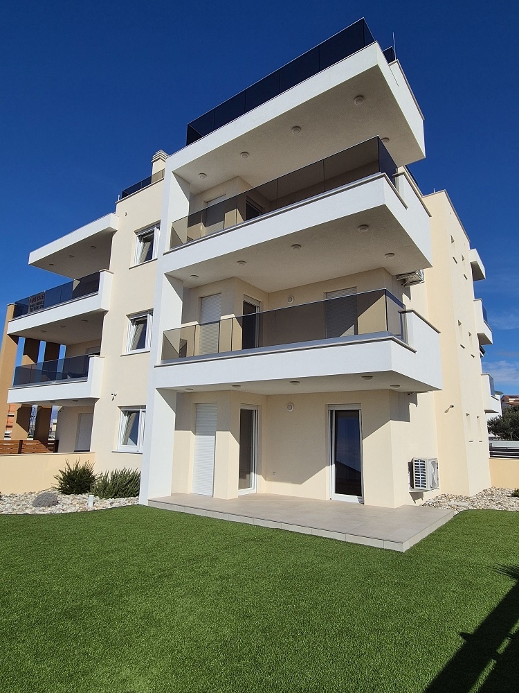 ISOLA DI PAG, POVLJANA - Appartamento con due camere da letto in un edificio di nuova costruzione.