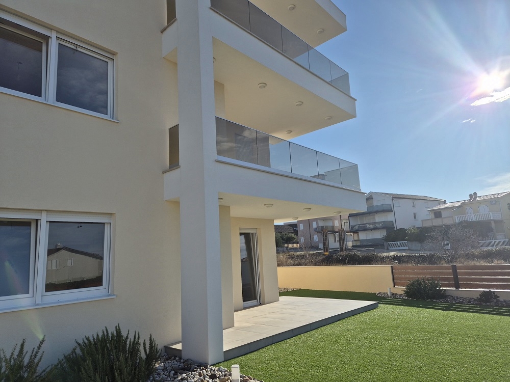 ISOLA DI PAG, POVLJANA - Appartamento con due camere da letto in un edificio di nuova costruzione.