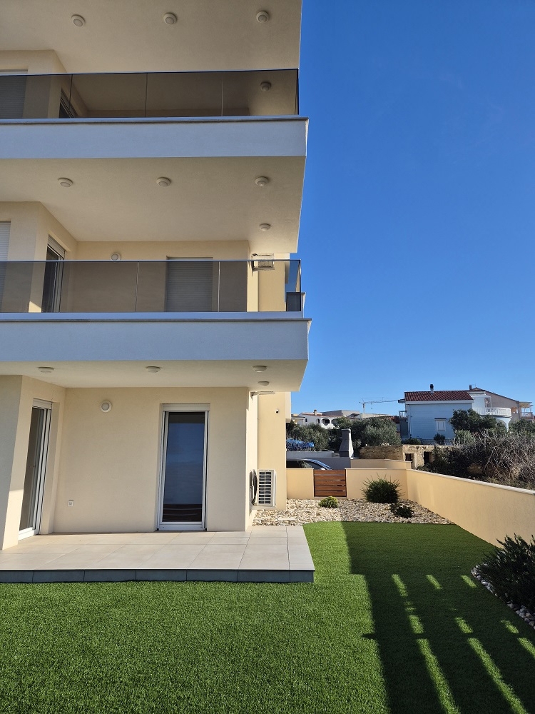 ISOLA DI PAG, POVLJANA - Appartamento con due camere da letto in un edificio di nuova costruzione.