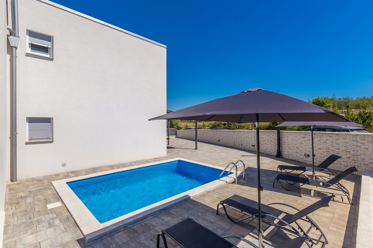 MALINSKA - Casa bifamiliare con piscina riscaldata