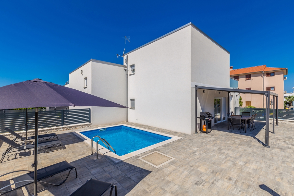 MALINSKA - Casa bifamiliare con piscina riscaldata