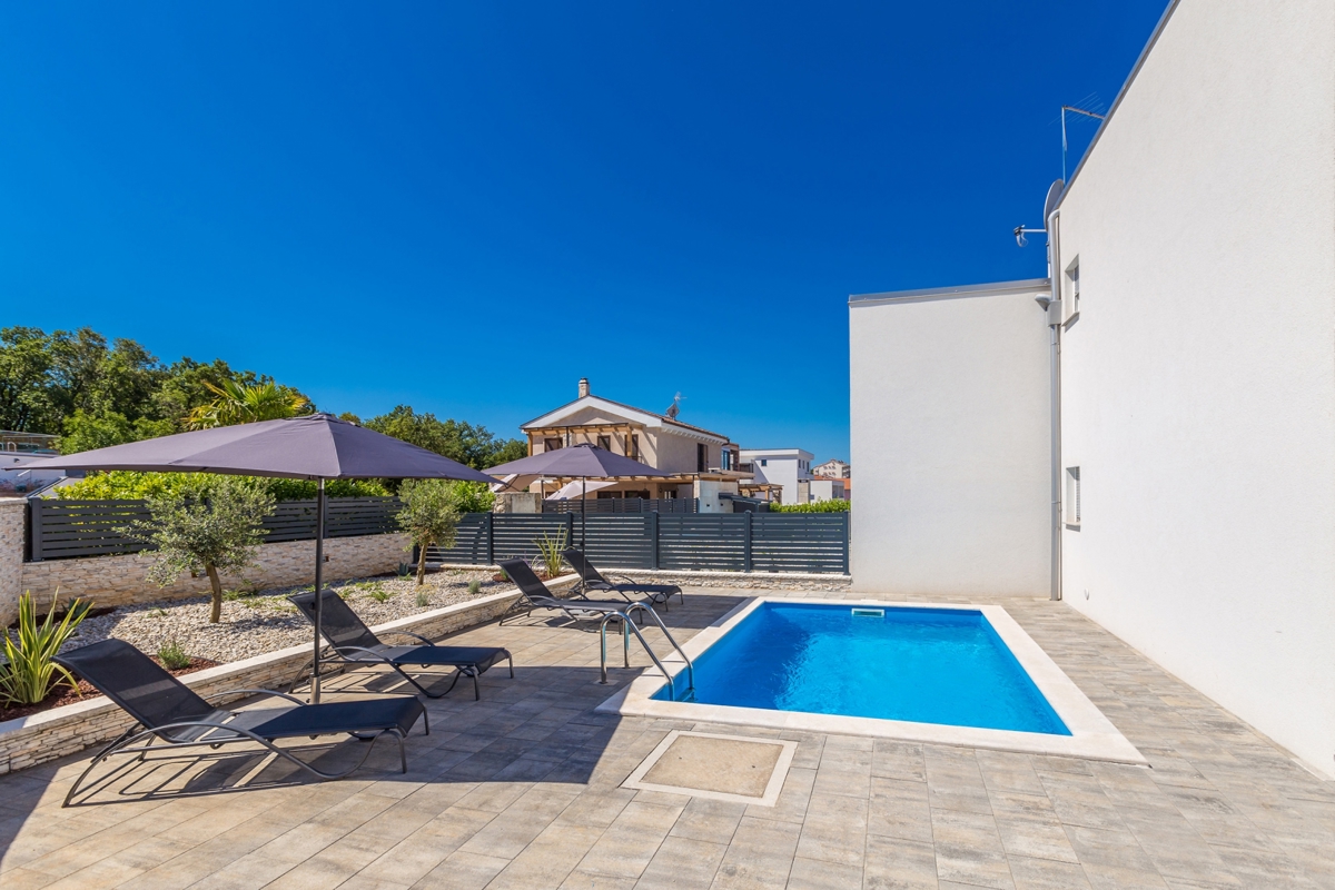 MALINSKA - Casa bifamiliare con piscina riscaldata