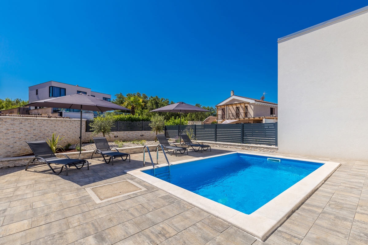 MALINSKA - Casa bifamiliare con piscina riscaldata