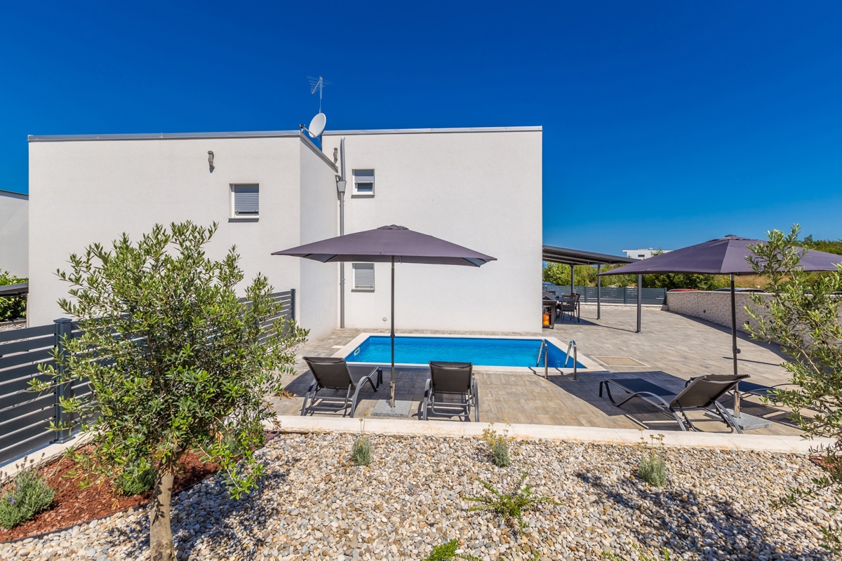 MALINSKA - Casa bifamiliare con piscina riscaldata