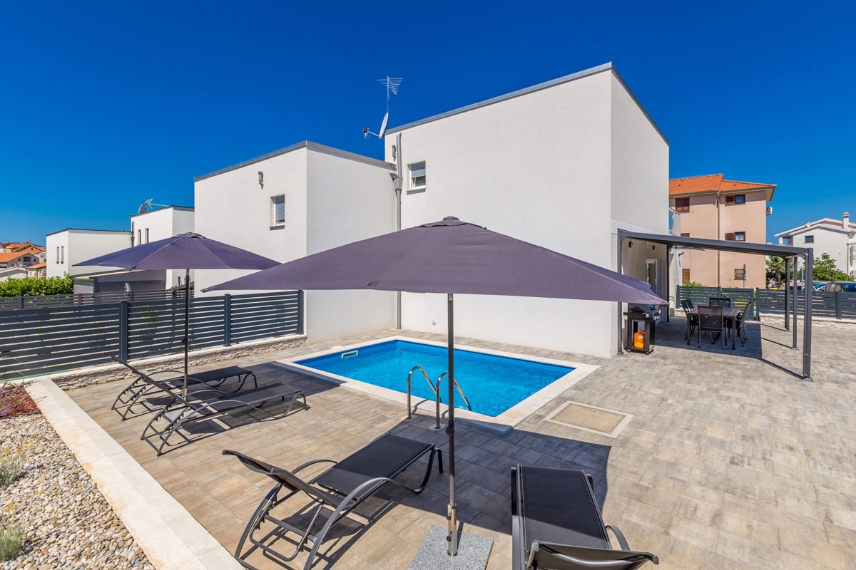MALINSKA - Casa bifamiliare con piscina riscaldata