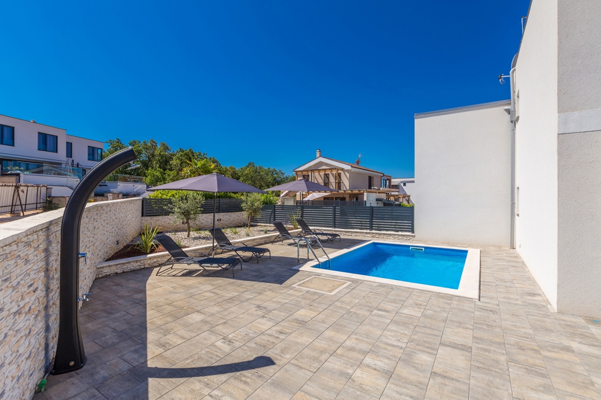MALINSKA - Casa bifamiliare con piscina riscaldata