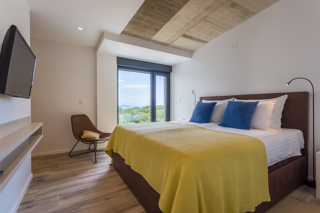 ISOLA DI KRK, CITTÀ DI KRK (dintorni) - Villa di lusso con piscina a sfioro e vista mare