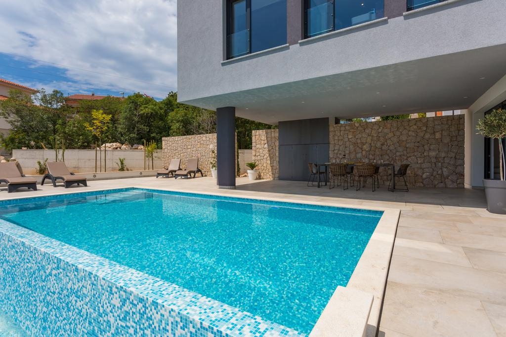 ISOLA DI KRK, CITTÀ DI KRK (dintorni) - Villa di lusso con piscina a sfioro e vista mare