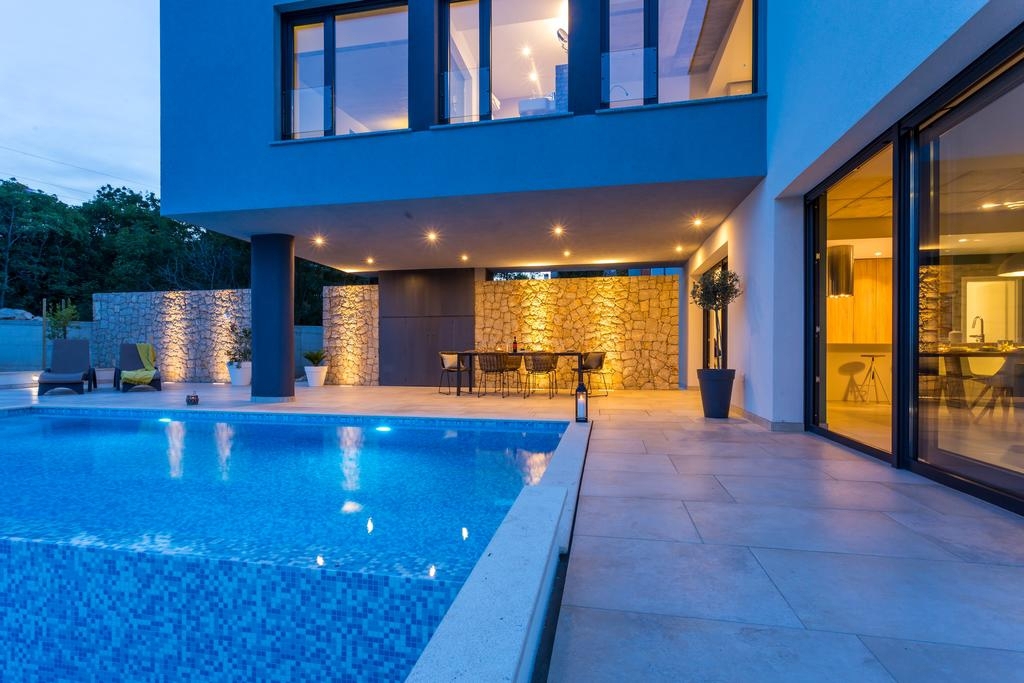 ISOLA DI KRK, CITTÀ DI KRK (dintorni) - Villa di lusso con piscina a sfioro e vista mare