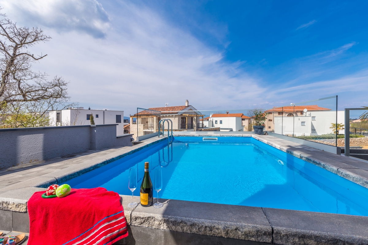 MALINSKA - Moderna casa bifamiliare con piscina e garage