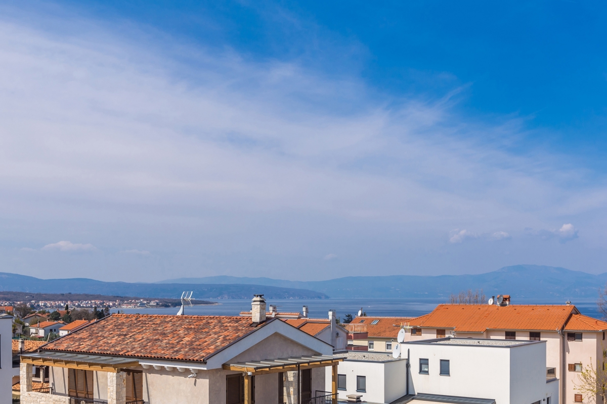 MALINSKA - Moderna casa bifamiliare con piscina e garage