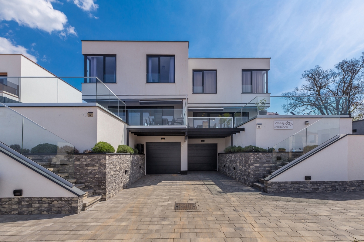 MALINSKA - Moderna casa bifamiliare con piscina e garage