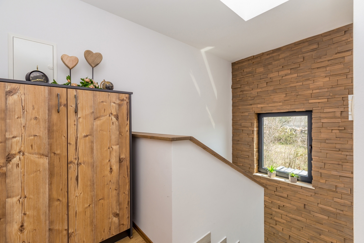 MALINSKA - Moderna casa bifamiliare con piscina e garage