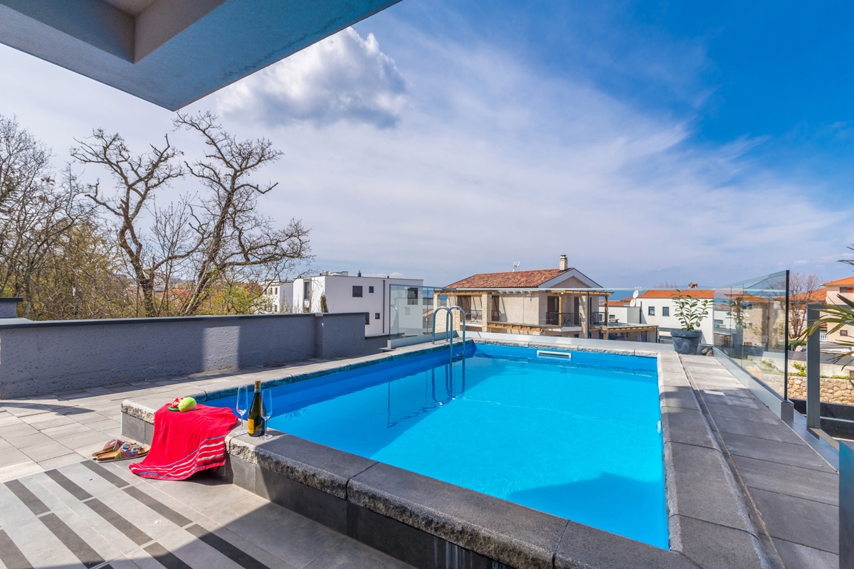 MALINSKA - Moderna casa bifamiliare con piscina e garage