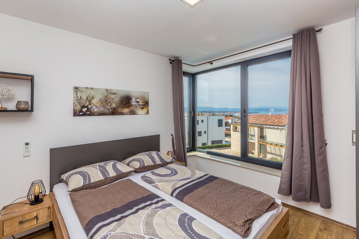 MALINSKA - Moderna casa bifamiliare con piscina e garage