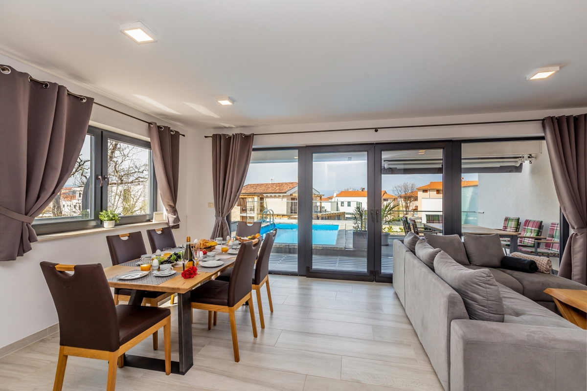 MALINSKA - Moderna casa bifamiliare con piscina e garage