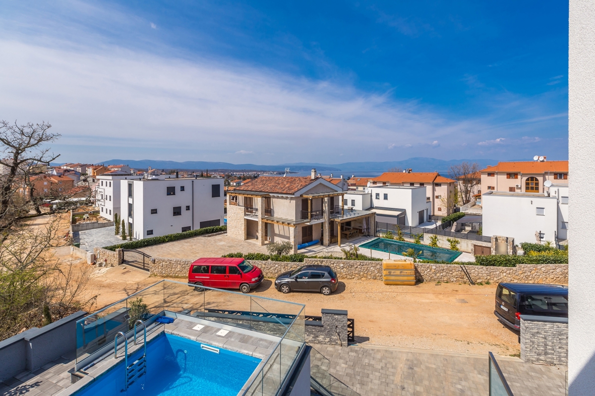 MALINSKA - Moderna casa bifamiliare con piscina e garage