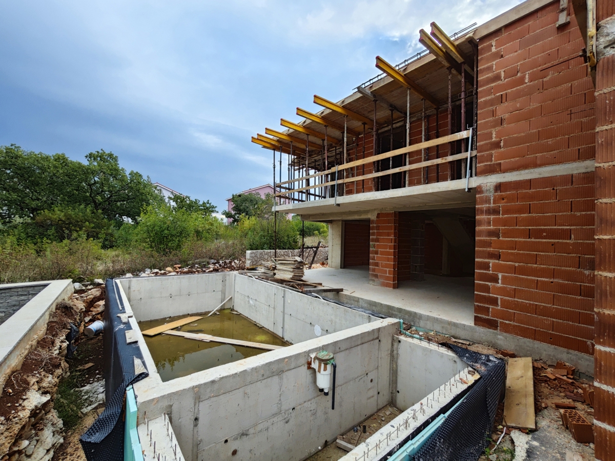 KLIMNO - Casa bifamiliare con piscina vicino al mare