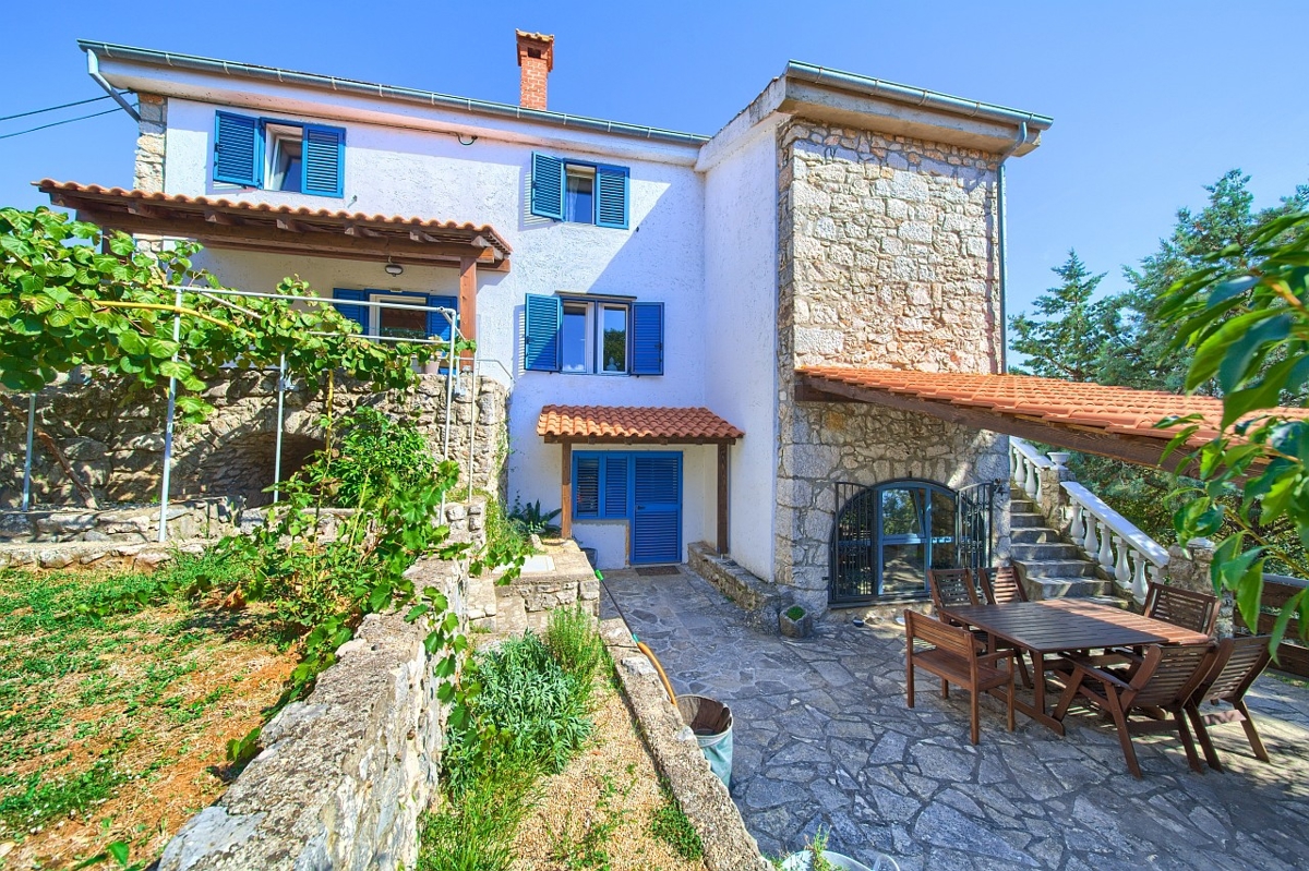 ISOLA DI KRK, entroterra dell'isola - Casa indipendente in pietra con piscina