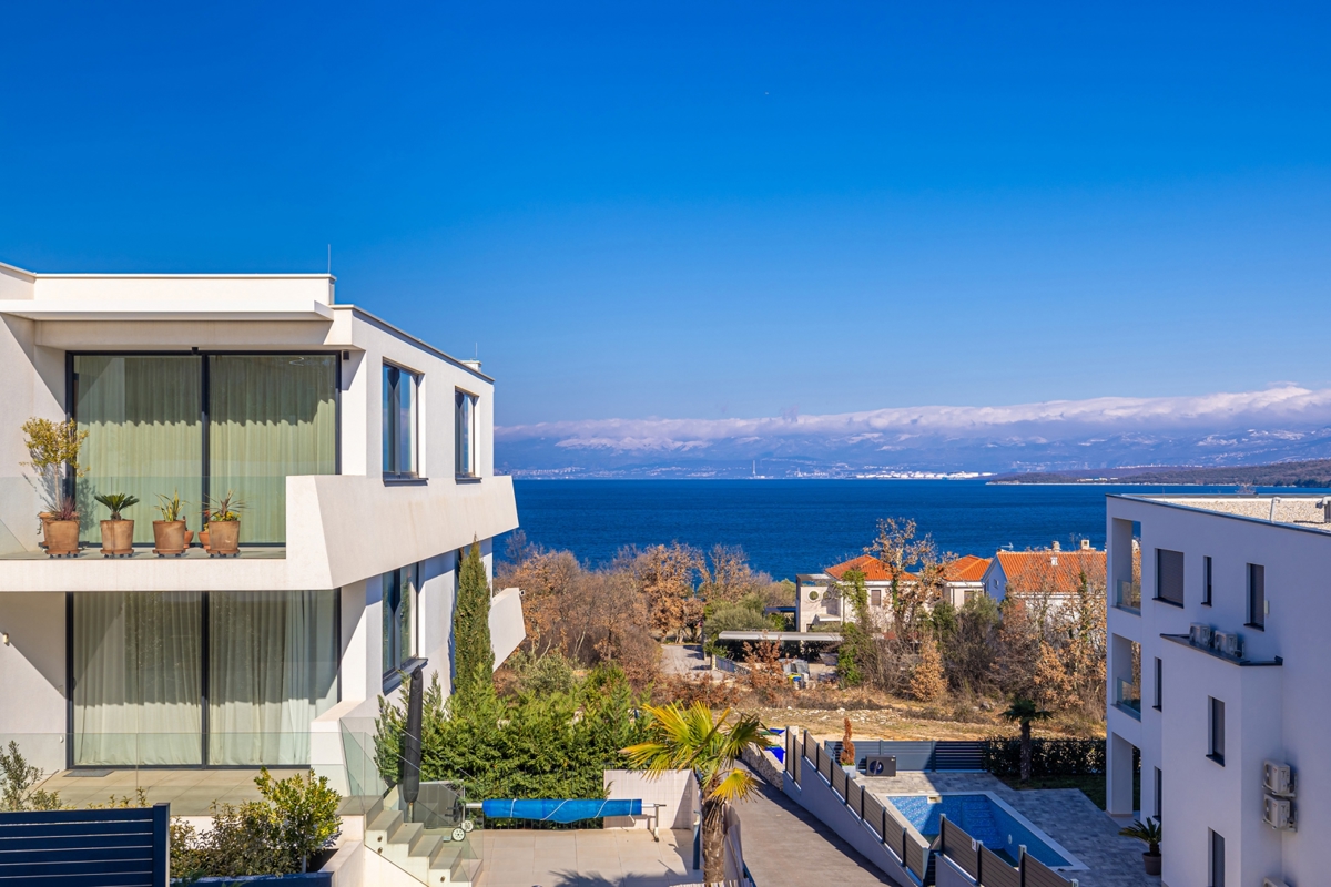 ISOLA DI KRK, Malinska - Appartamento con piscina e vista mare