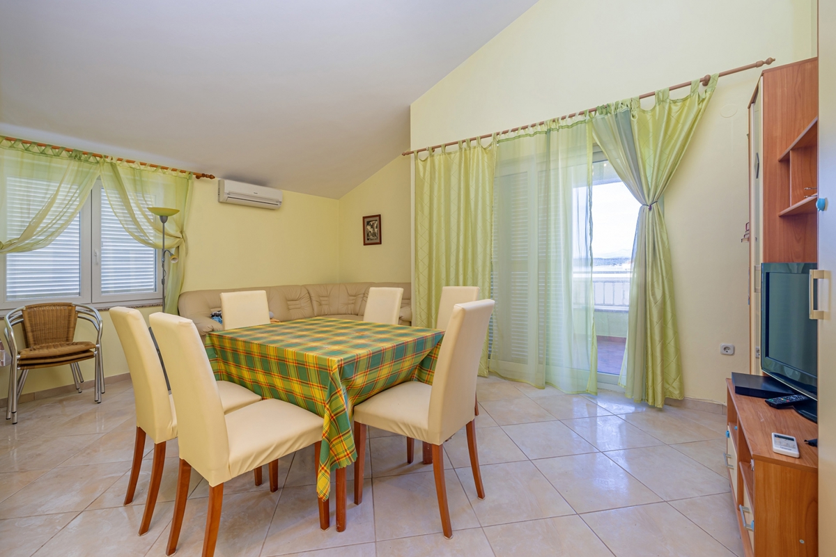 ISOLA DI KRK, KLIMNO - Appartamento a 50 metri dal mare