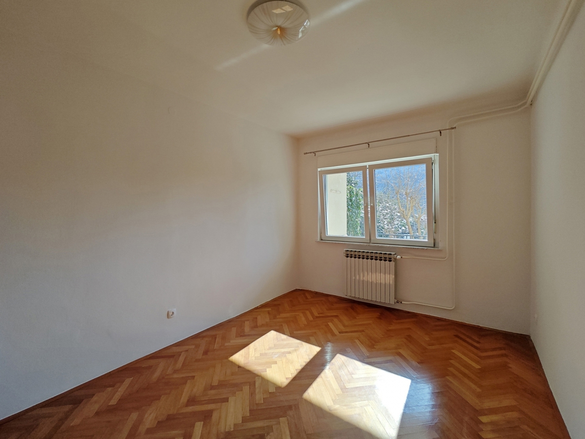 RIJEKA, SUŠAČKA DRAGA - Spazioso appartamento al piano terra con due posti auto