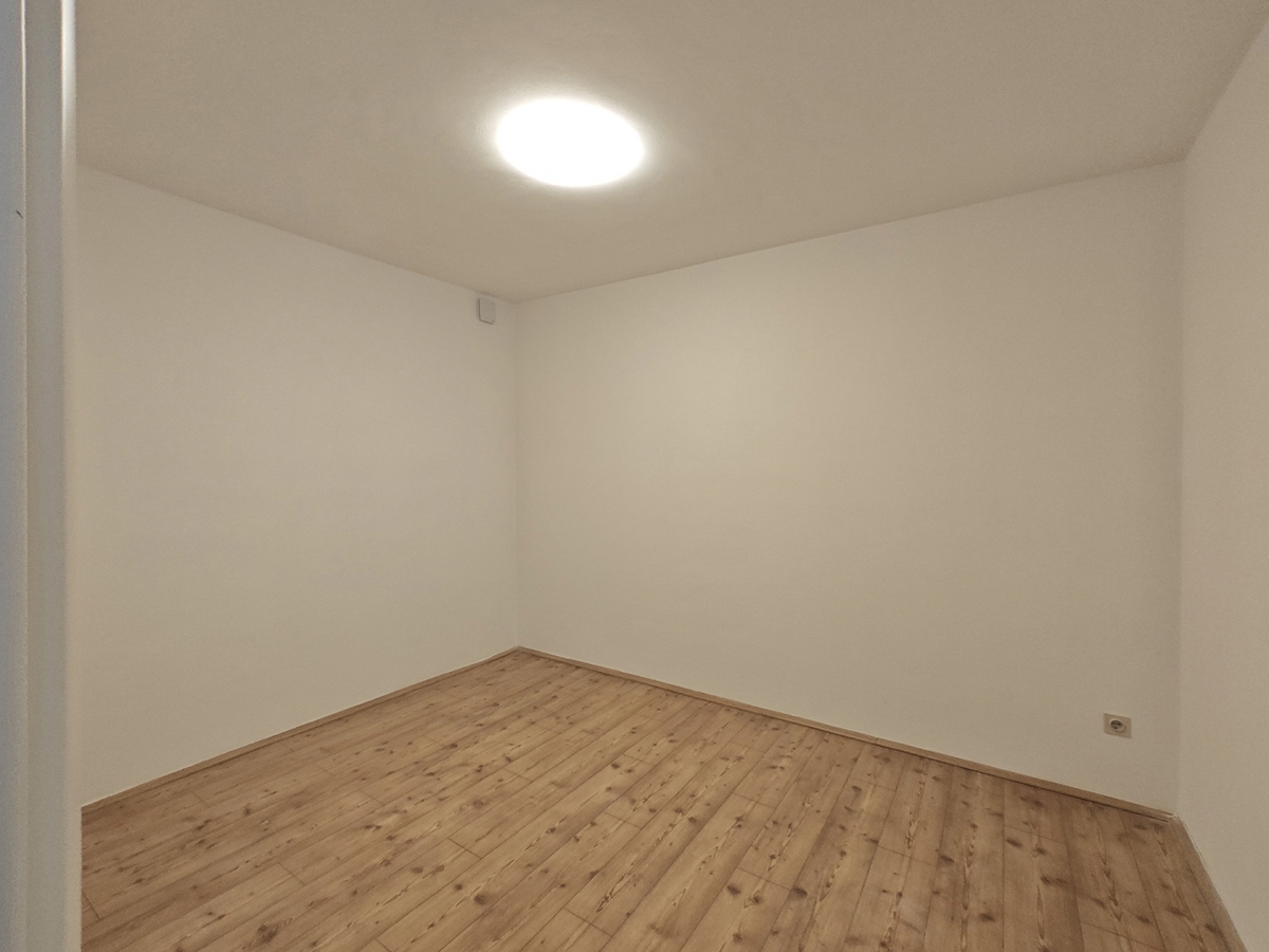 RIJEKA, SUŠAČKA DRAGA - Spazioso appartamento al piano terra con due posti auto