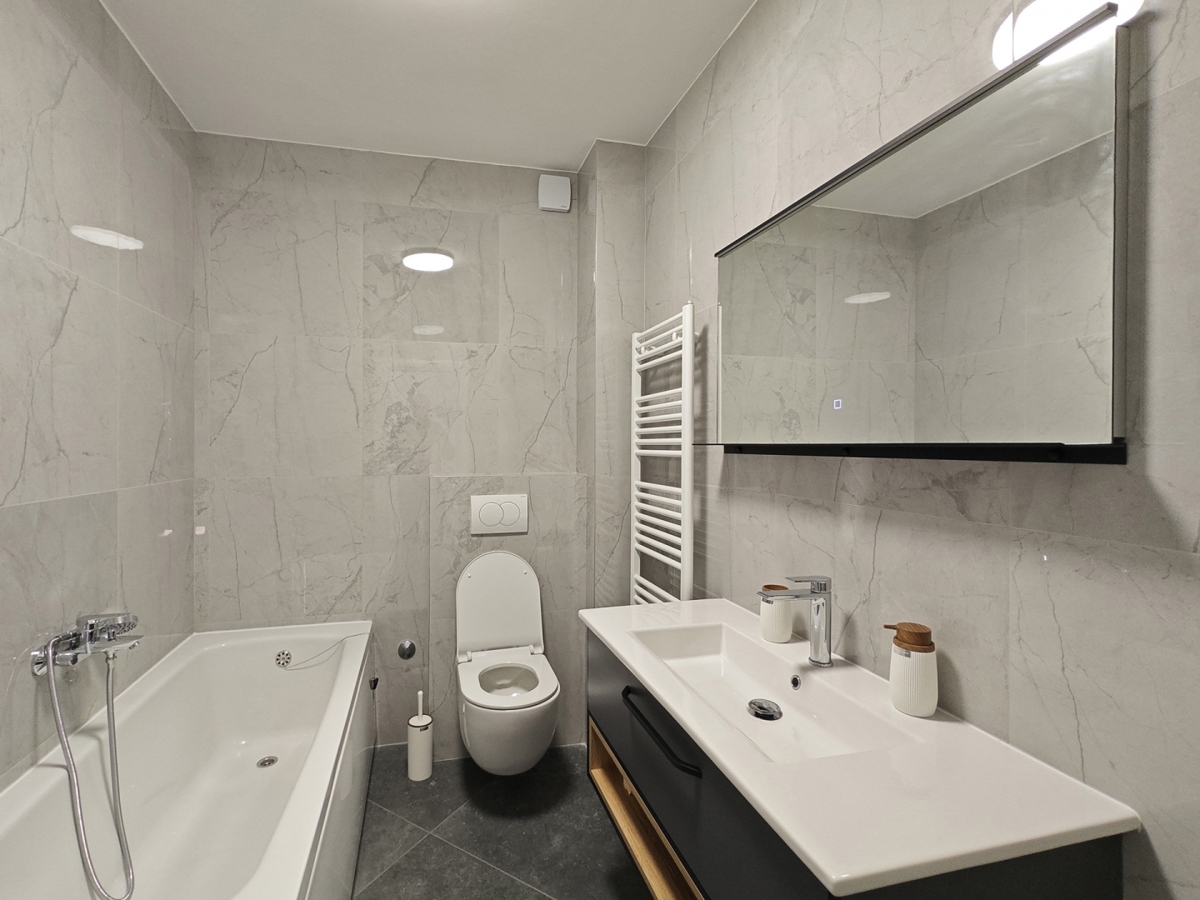 RIJEKA, SUŠAČKA DRAGA - Spazioso appartamento al piano terra con due posti auto