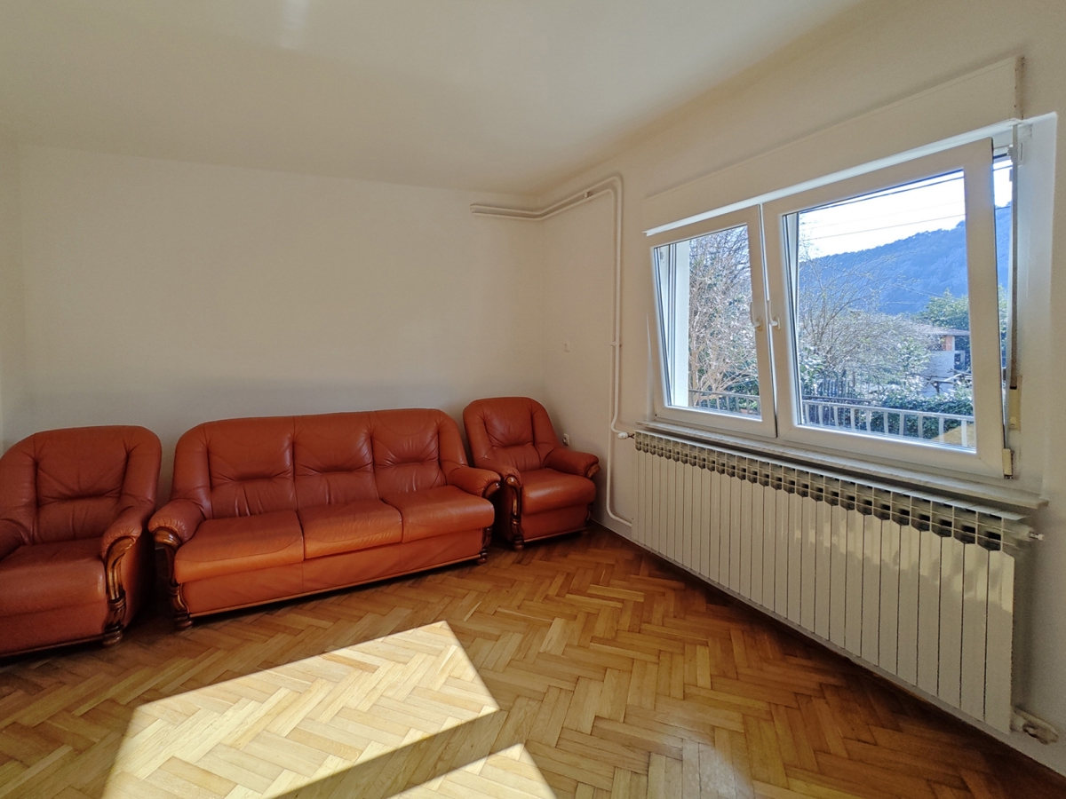 RIJEKA, SUŠAČKA DRAGA - Spazioso appartamento al piano terra con due posti auto