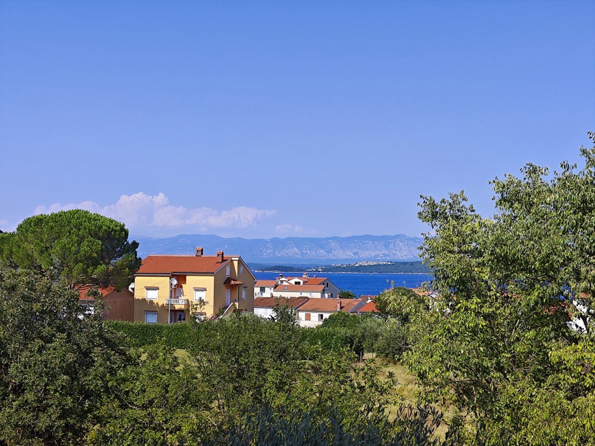 MALINSKA - appartamento su due piani con piscina e vista mare