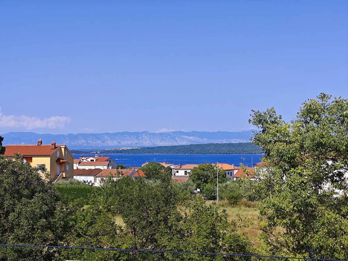 MALINSKA - appartamento su due piani con piscina e vista mare