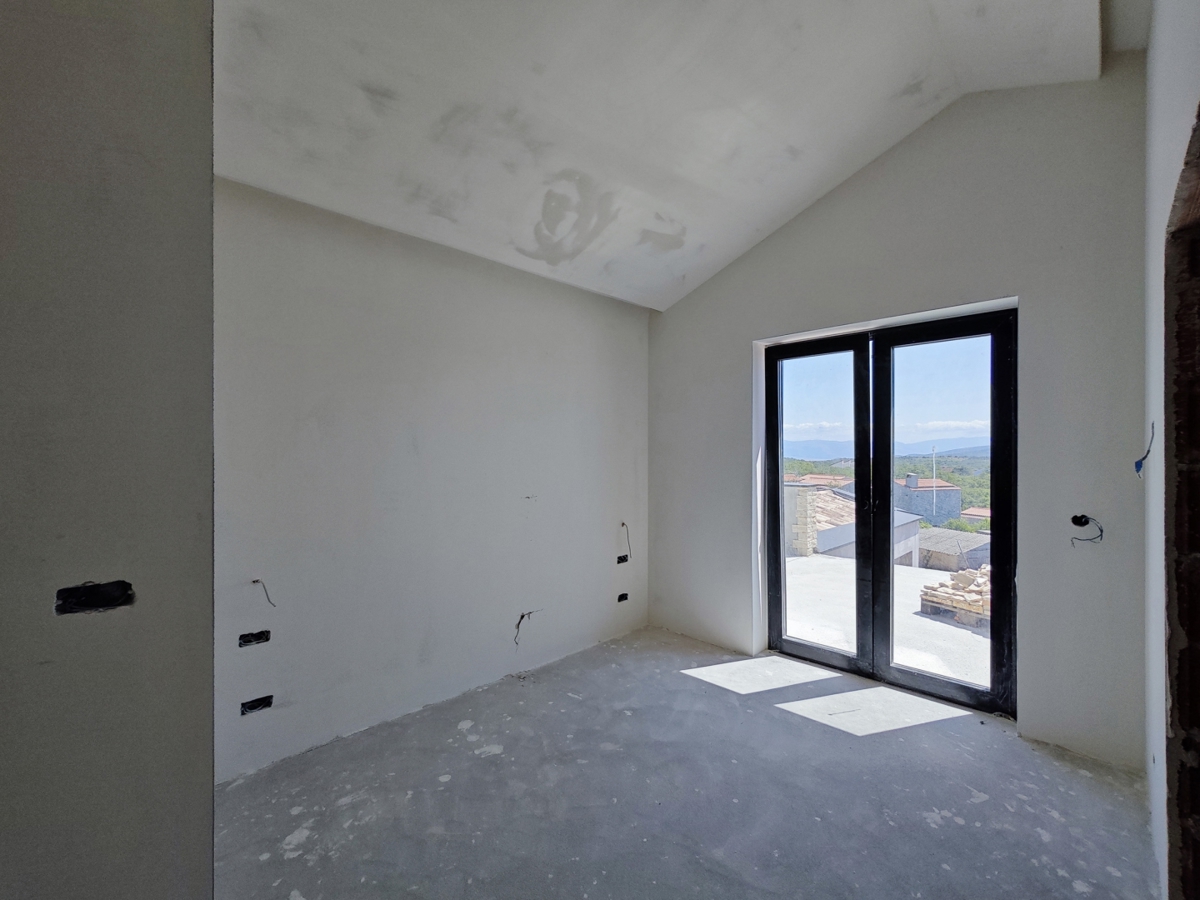 ISOLA DI KRK, interno dell'isola - Casa di lusso con piscina in costruzione