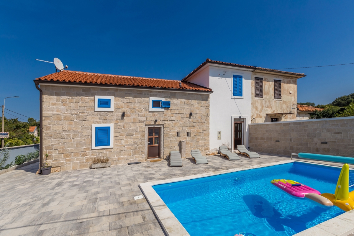ISOLA DI KRK, dintorni di DOBRINJA - Casa bifamiliare in pietra con piscina