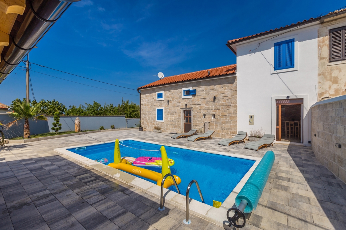 ISOLA DI KRK, dintorni di DOBRINJA - Casa bifamiliare in pietra con piscina