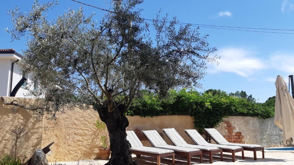 ISOLA DI KRK, MALINSKA - Incantevole casa in pietra con piscina