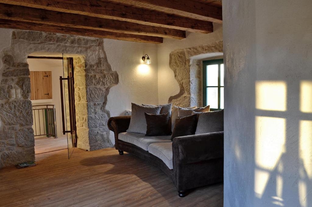 ISOLA DI KRK, MALINSKA - Incantevole casa in pietra con piscina
