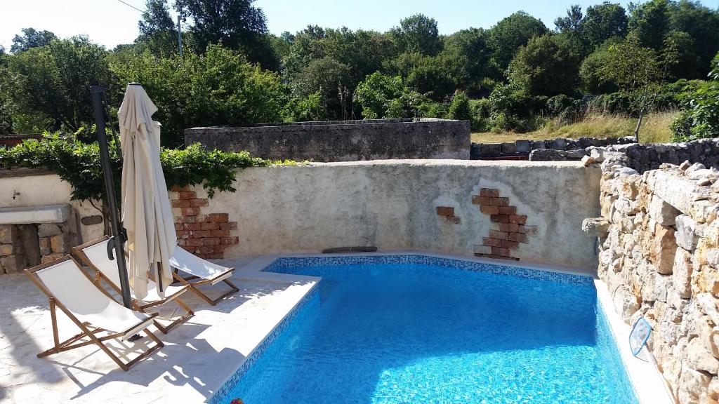 ISOLA DI KRK, MALINSKA - Incantevole casa in pietra con piscina