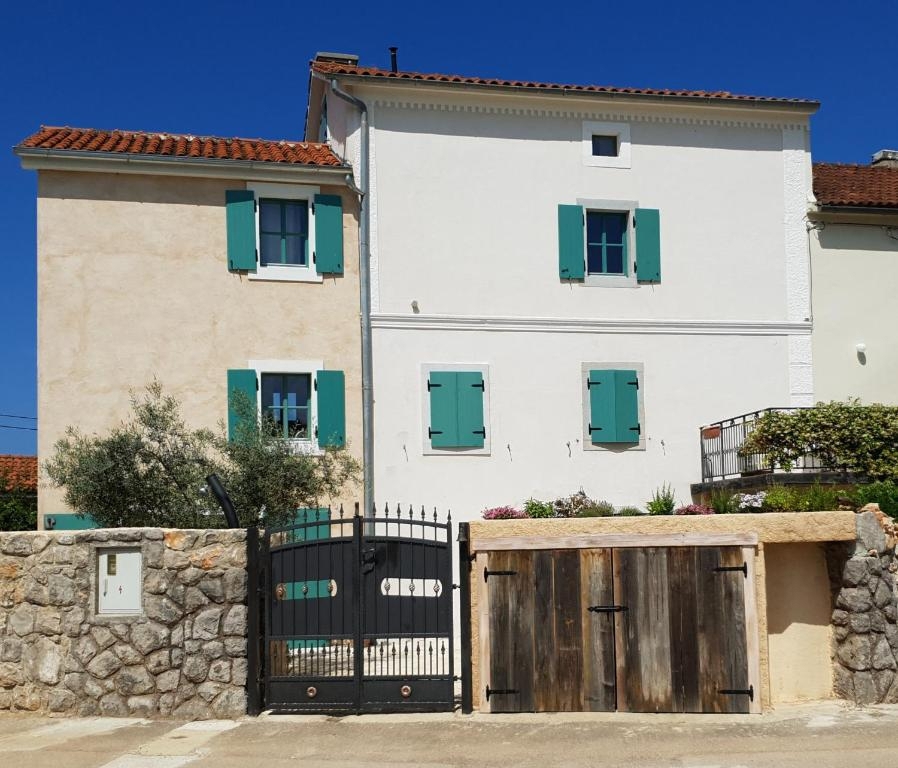 ISOLA DI KRK, MALINSKA - Incantevole casa in pietra con piscina