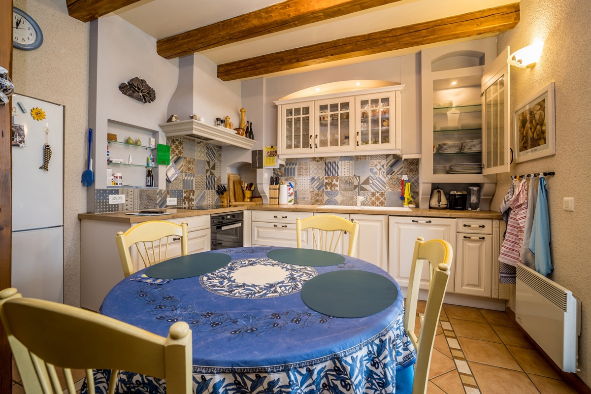 Isola di Krk, MALINSKA - Casa rustica con bellissimo giardino