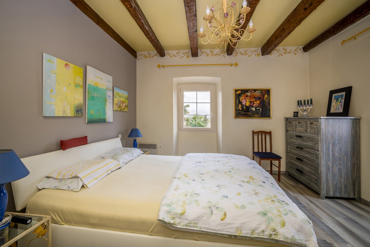 Isola di Krk, MALINSKA - Casa rustica con bellissimo giardino