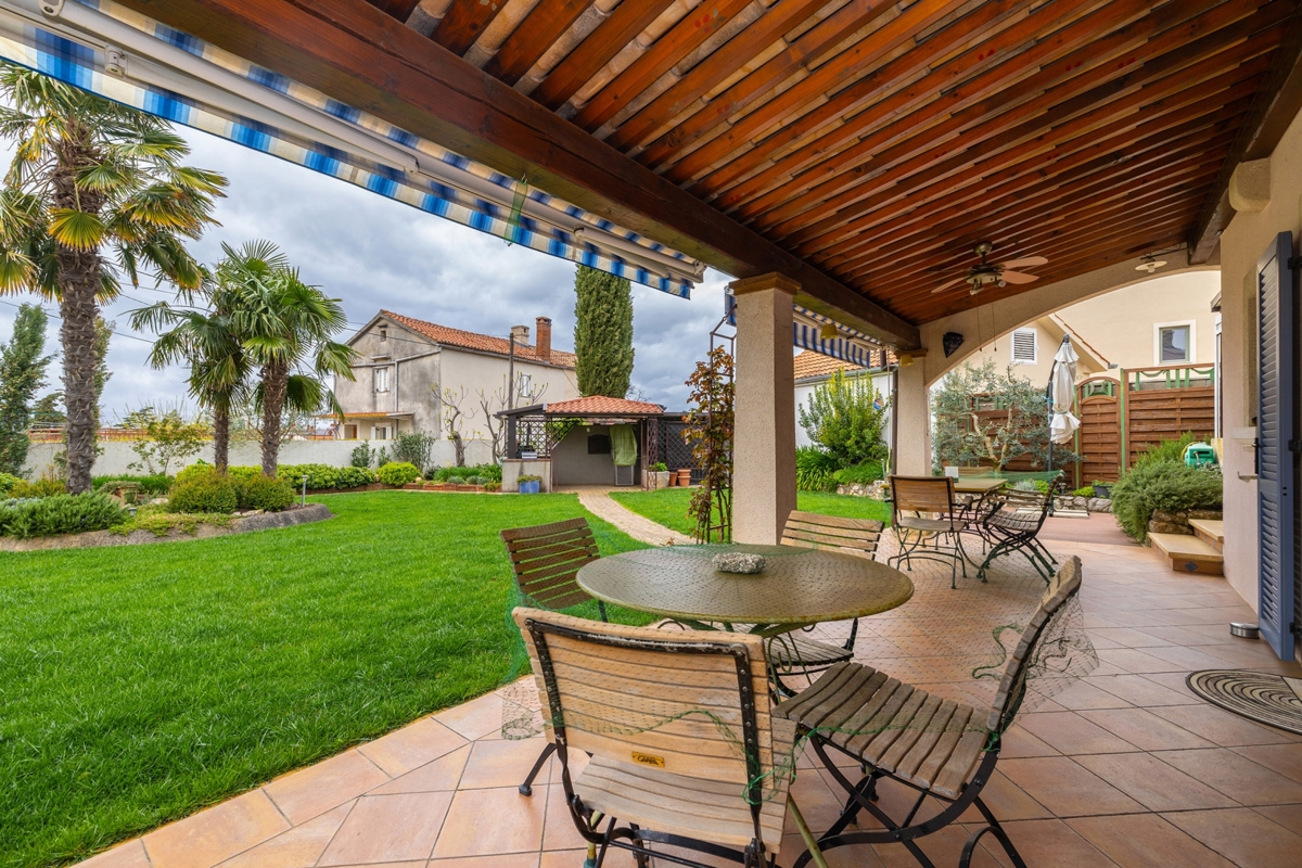 Isola di Krk, MALINSKA - Casa rustica con bellissimo giardino