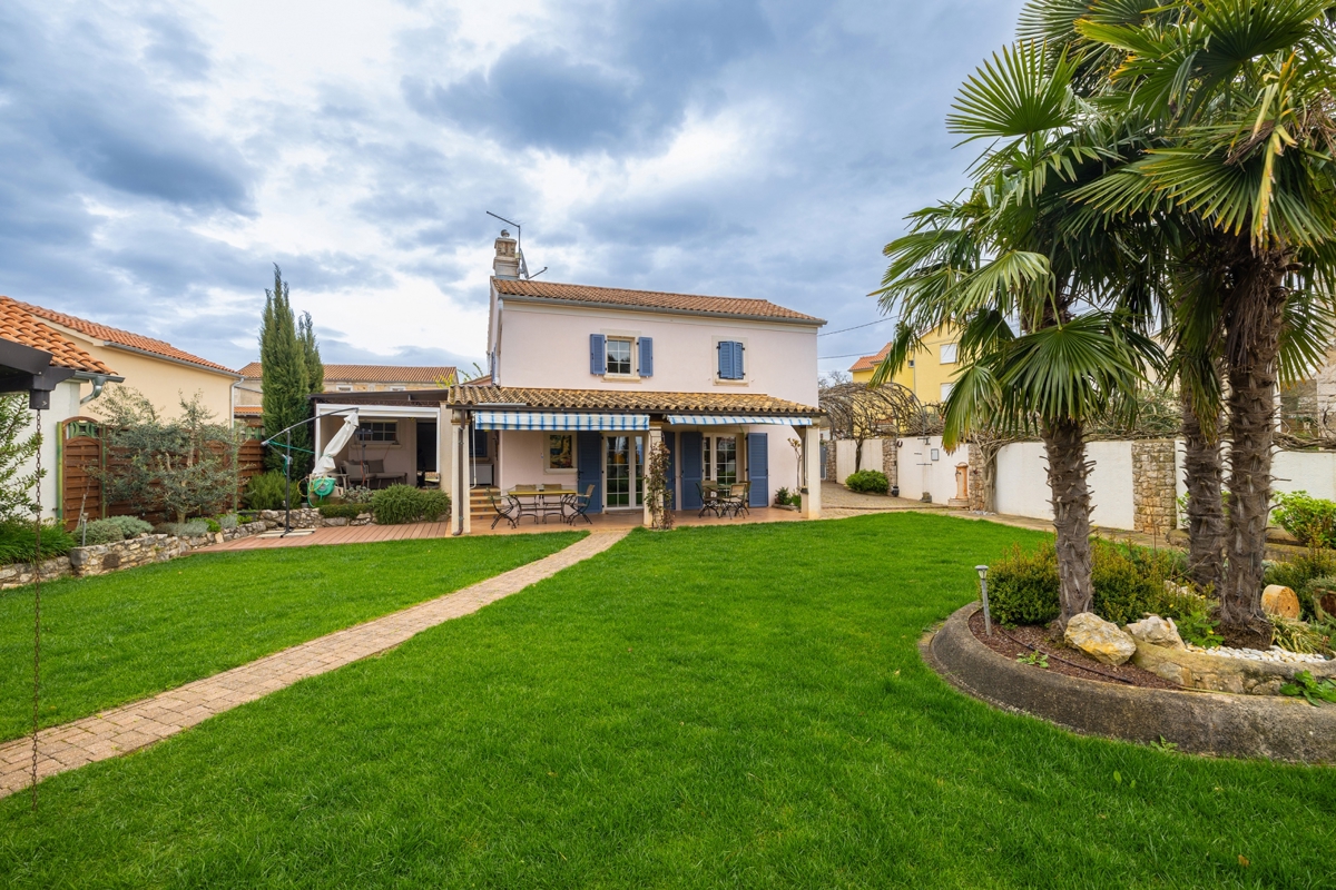 Isola di Krk, MALINSKA - Casa rustica con bellissimo giardino