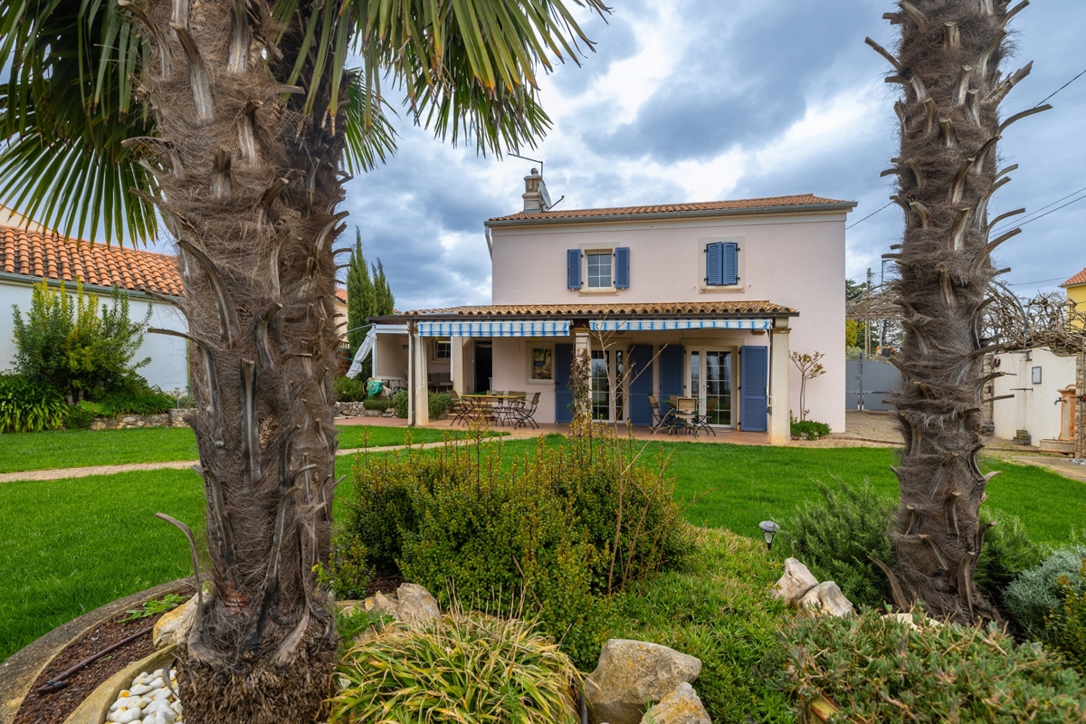 Isola di Krk, MALINSKA - Casa rustica con bellissimo giardino