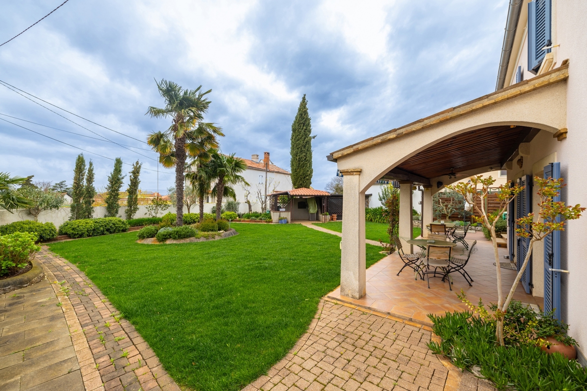 Isola di Krk, MALINSKA - Casa rustica con bellissimo giardino