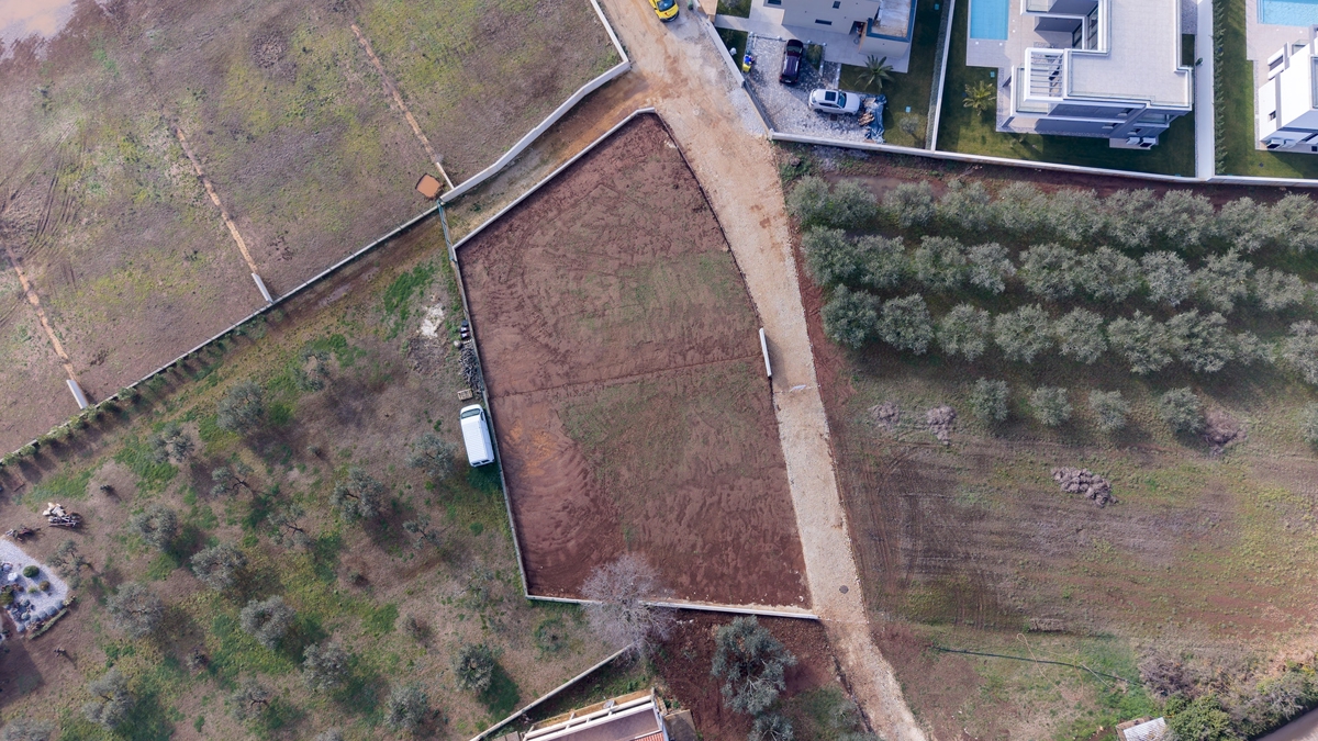 MEDULINO, POMER - Bellissimo terreno a 70 metri dal mare