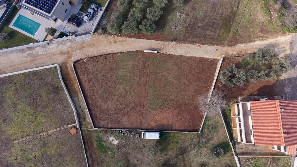 MEDULINO, POMER - Bellissimo terreno a 70 metri dal mare