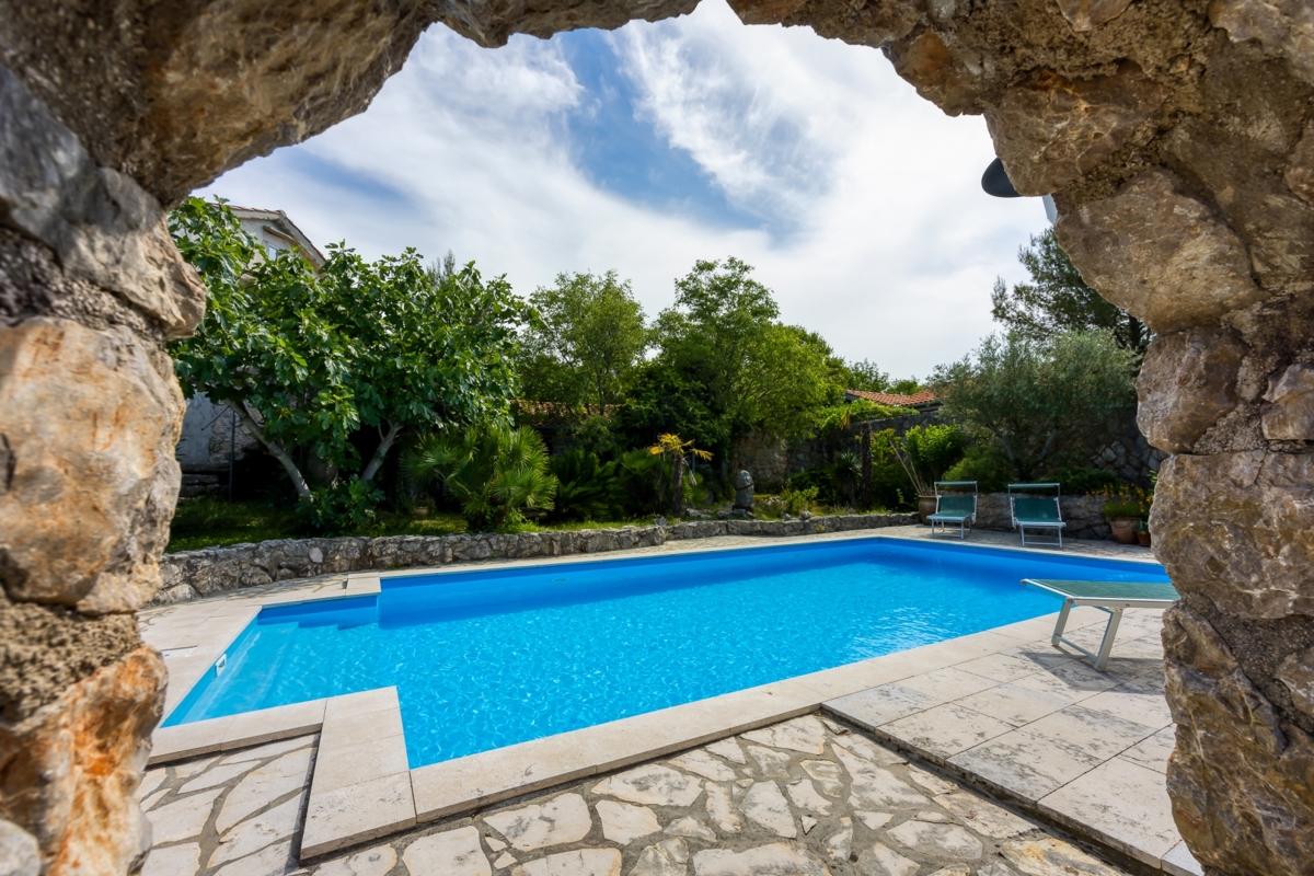 L'ISOLA DI KRK - Una bellissima proprietà con due case in pietra