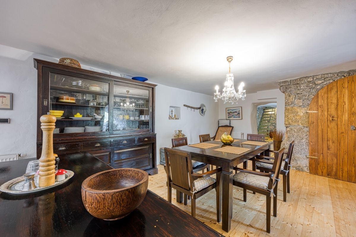 L'ISOLA DI KRK - Una bellissima proprietà con due case in pietra
